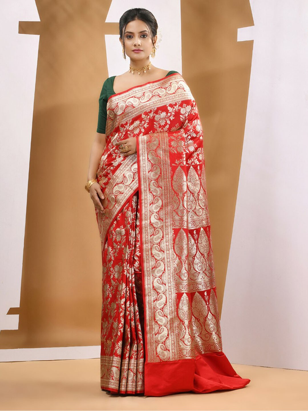 

Charukriti Ethnic Motifs Woven Designs Zari Pure Silk Banarasi Saree, Red