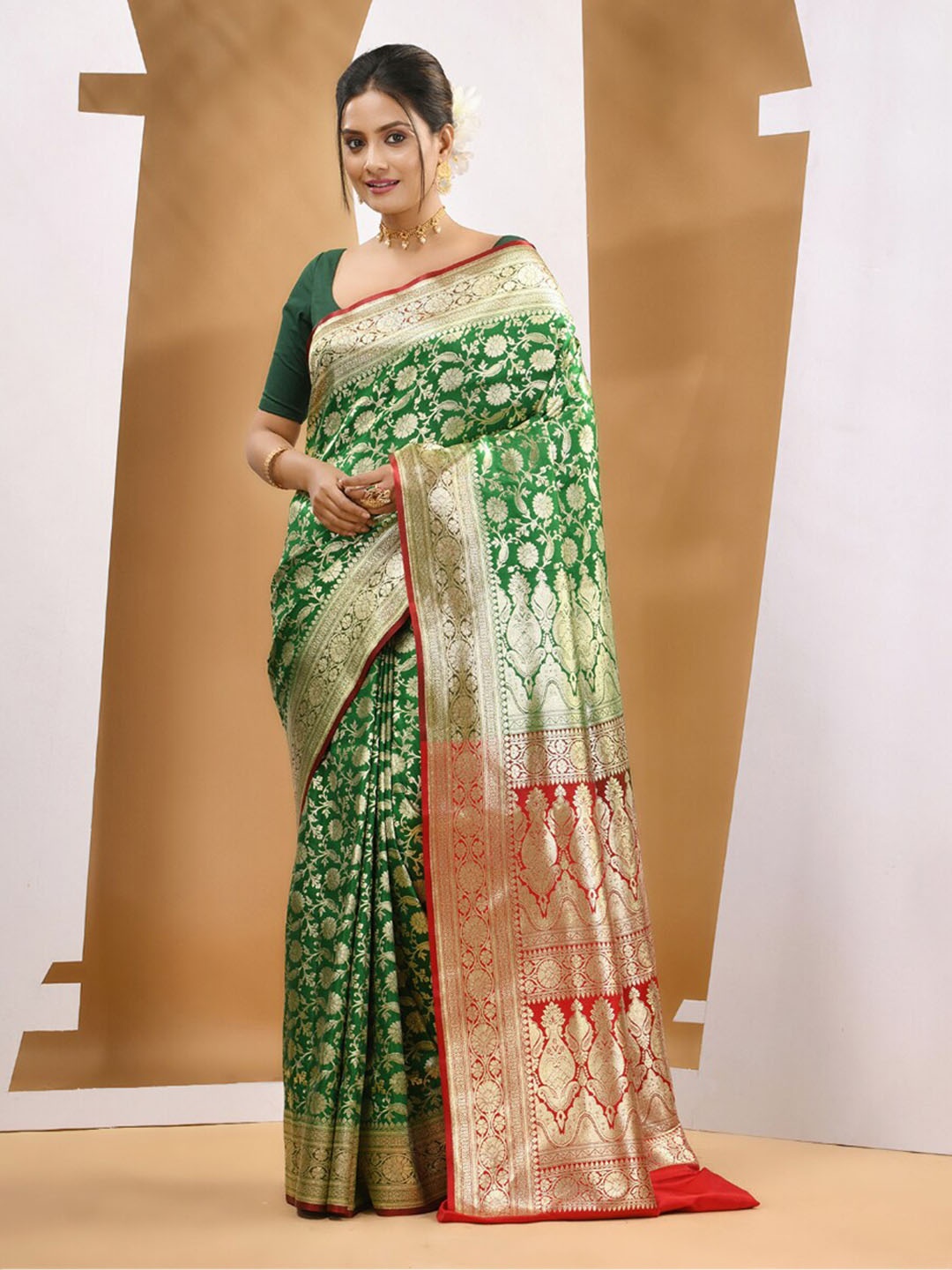 

Charukriti Ethnic Motifs Woven Design Zari Banarasi Saree, Green