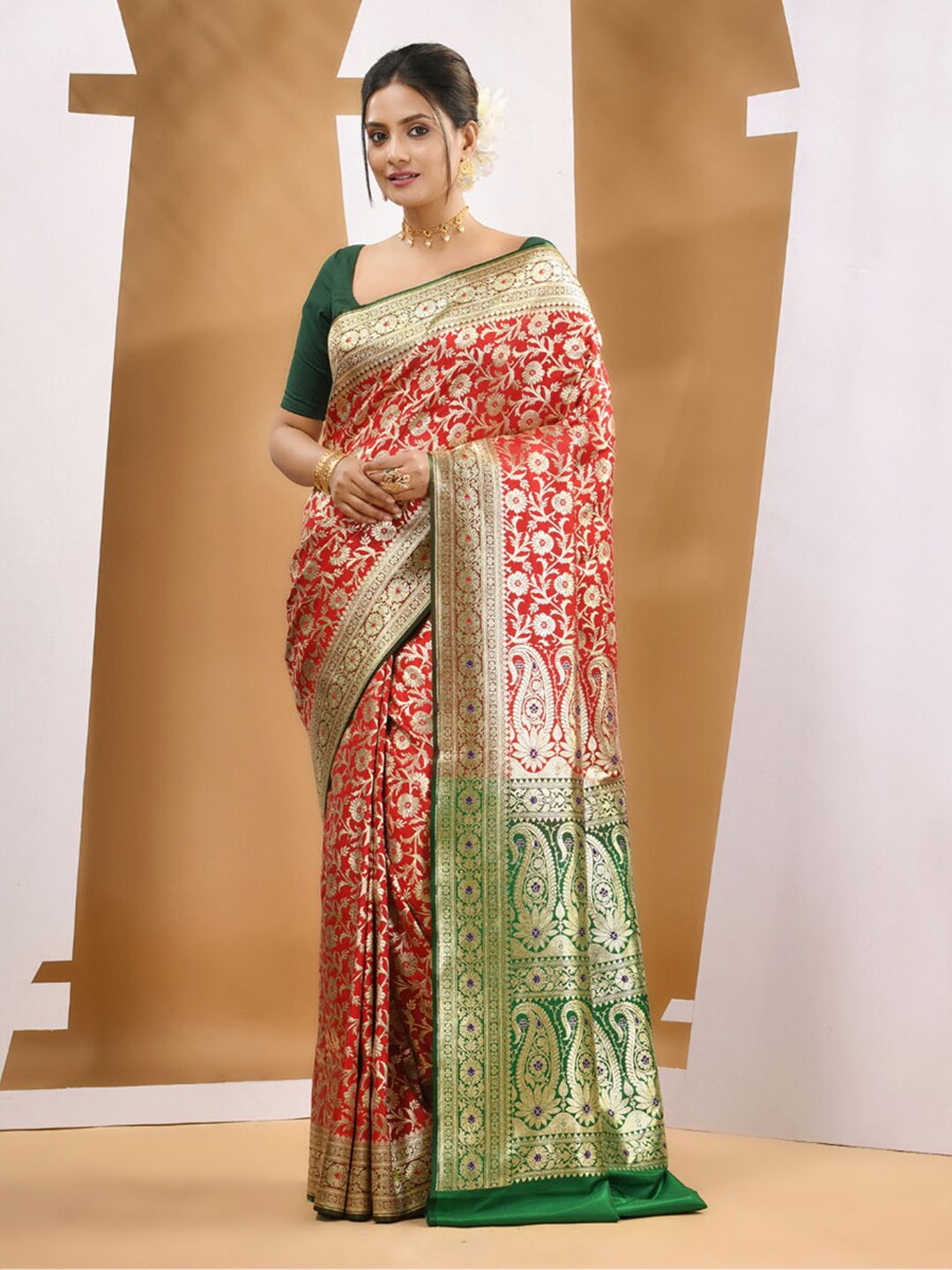 

Charukriti Floral Woven Design Zari Banarasi Saree, Red