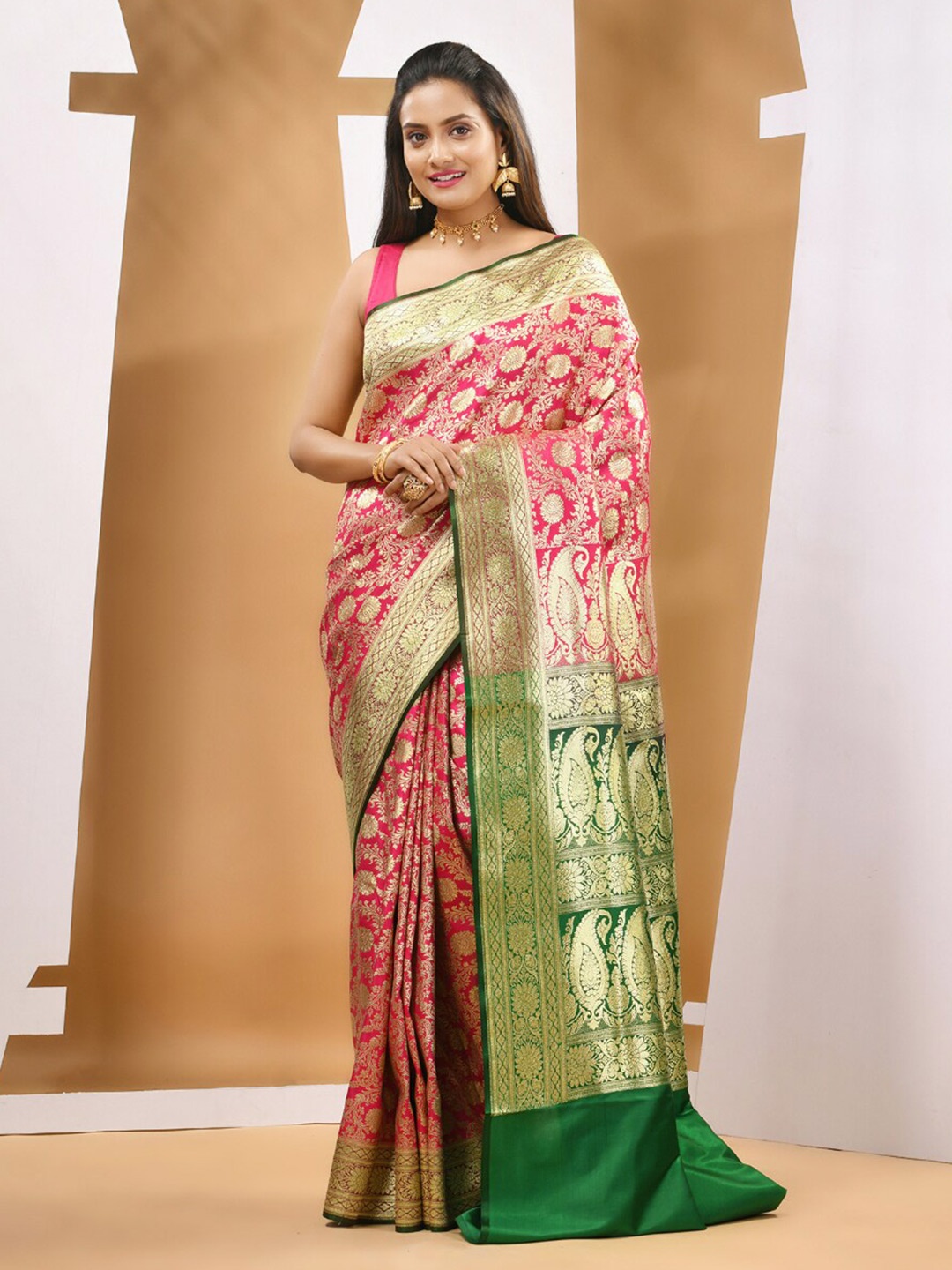 

Charukriti Ethnic Motifs Woven Design Zari Banarasi Saree, Fuchsia