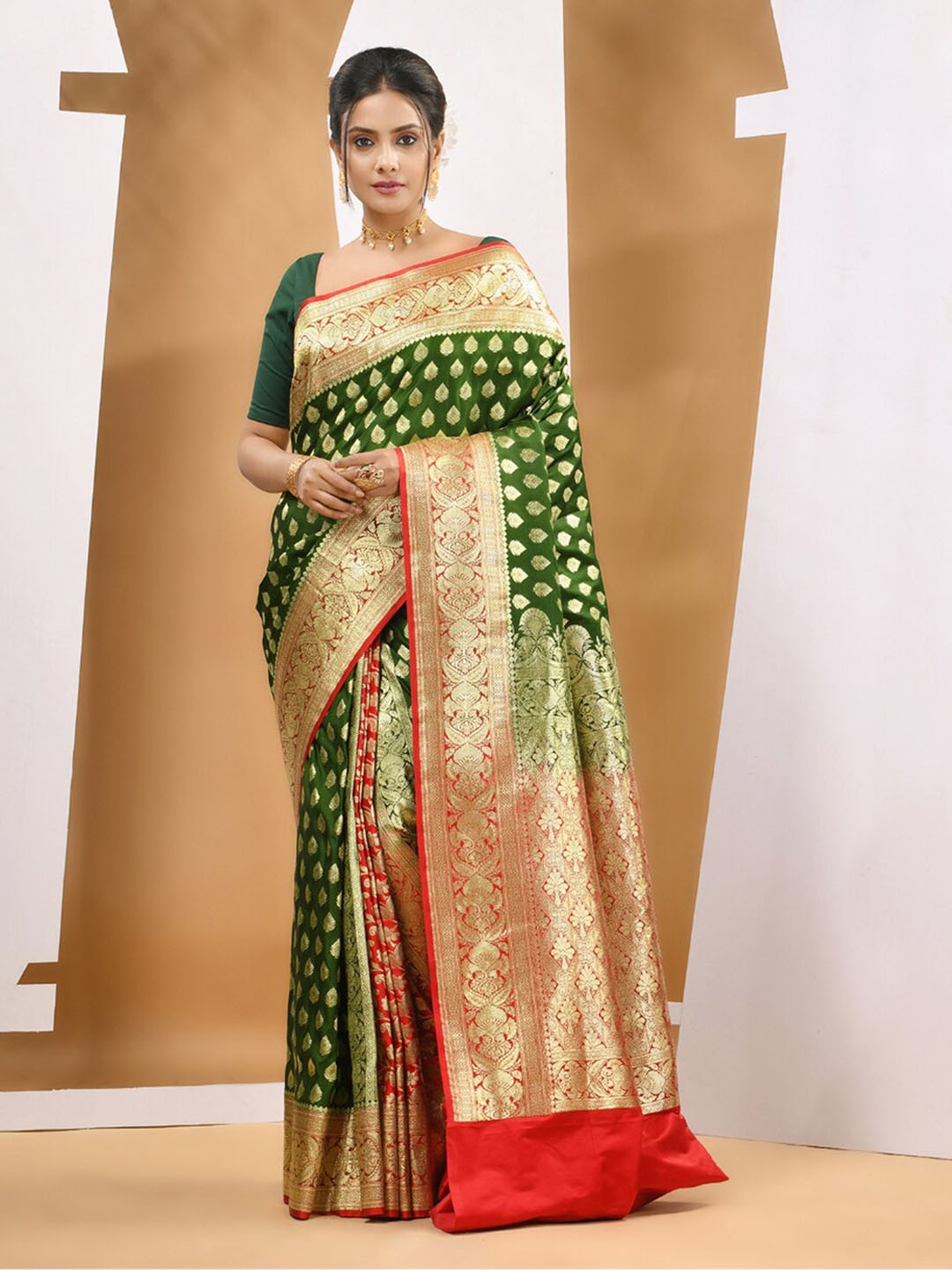 

Charukriti Floral Woven Design Zari Pure Silk Banarasi Saree, Green