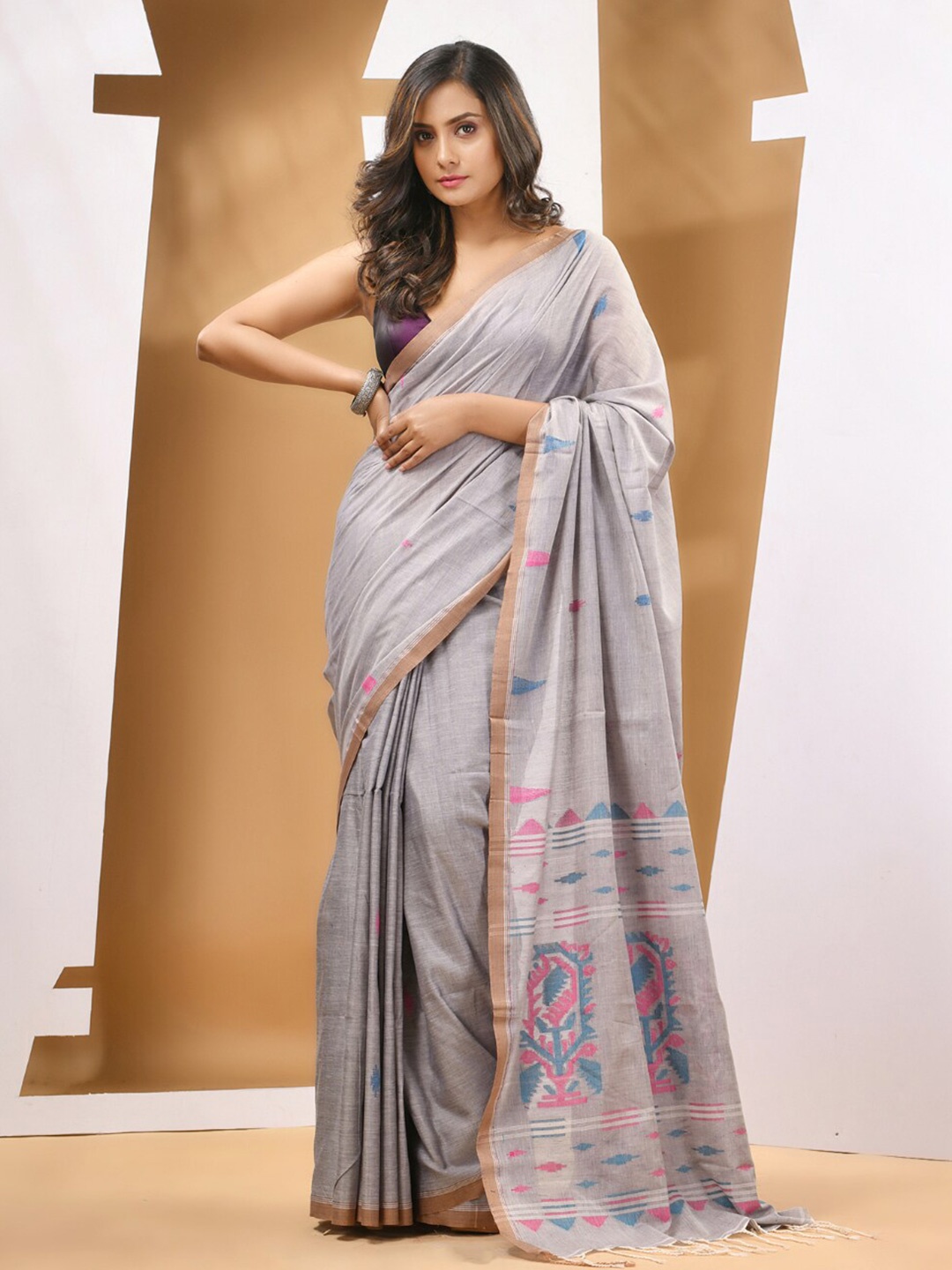 

Charukriti Ethnic Motifs Woven Design Pure Cotton Saree, Grey