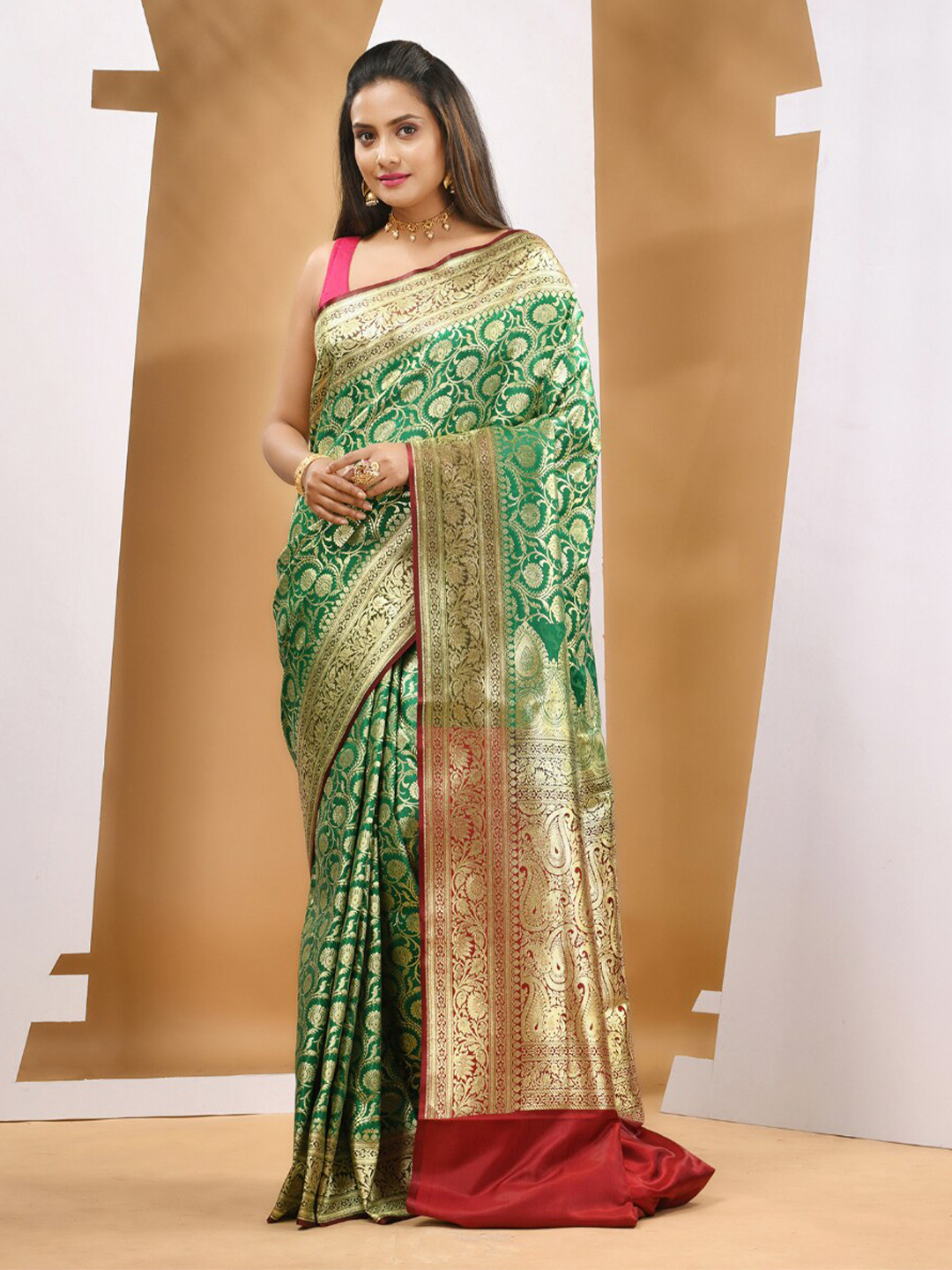 

Charukriti Ethnic Motifs Woven Design Zari Banarasi Saree, Green