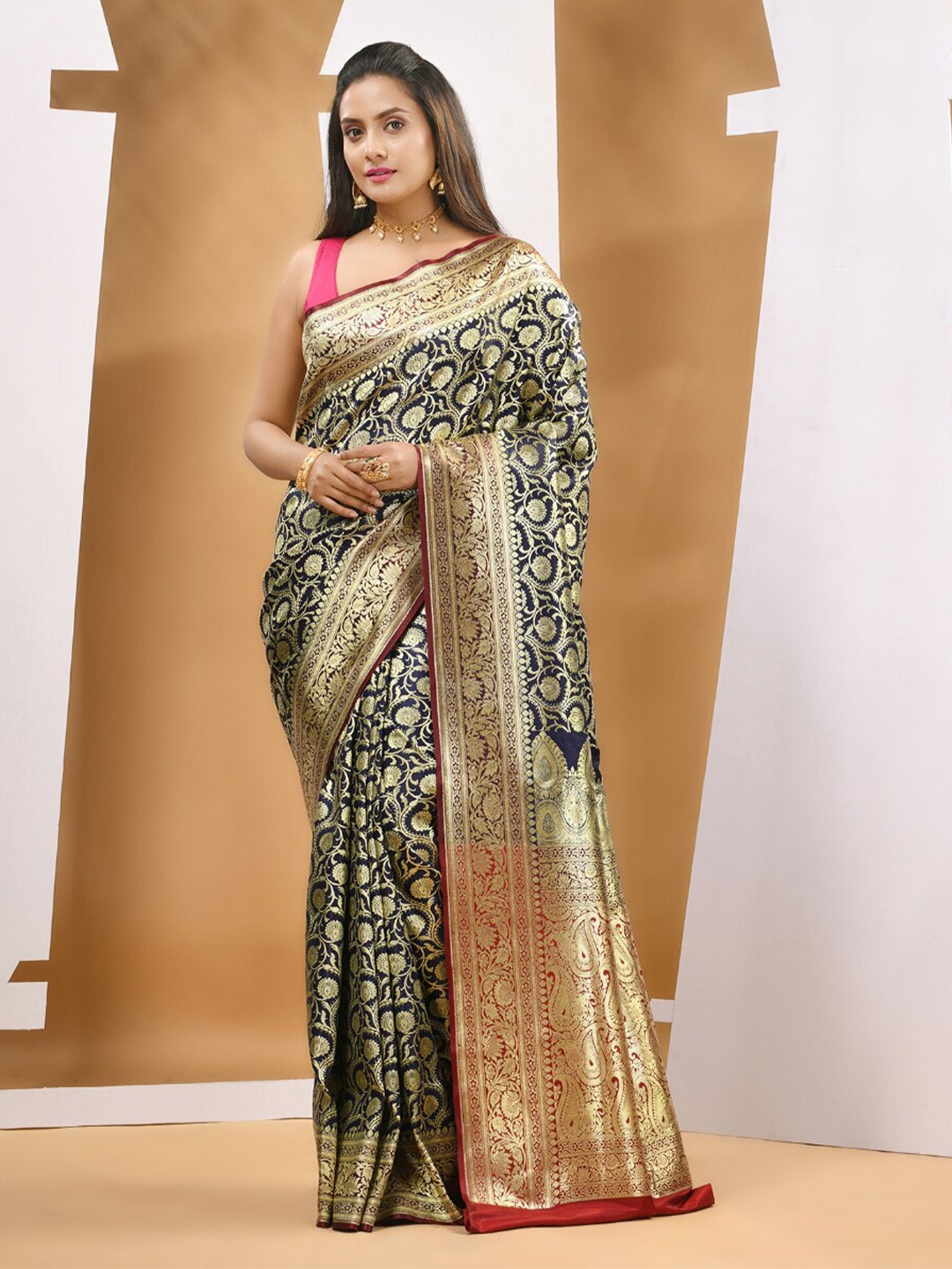 

Charukriti Ethnic Motifs Woven Design Zari Banarasi Saree, Navy blue