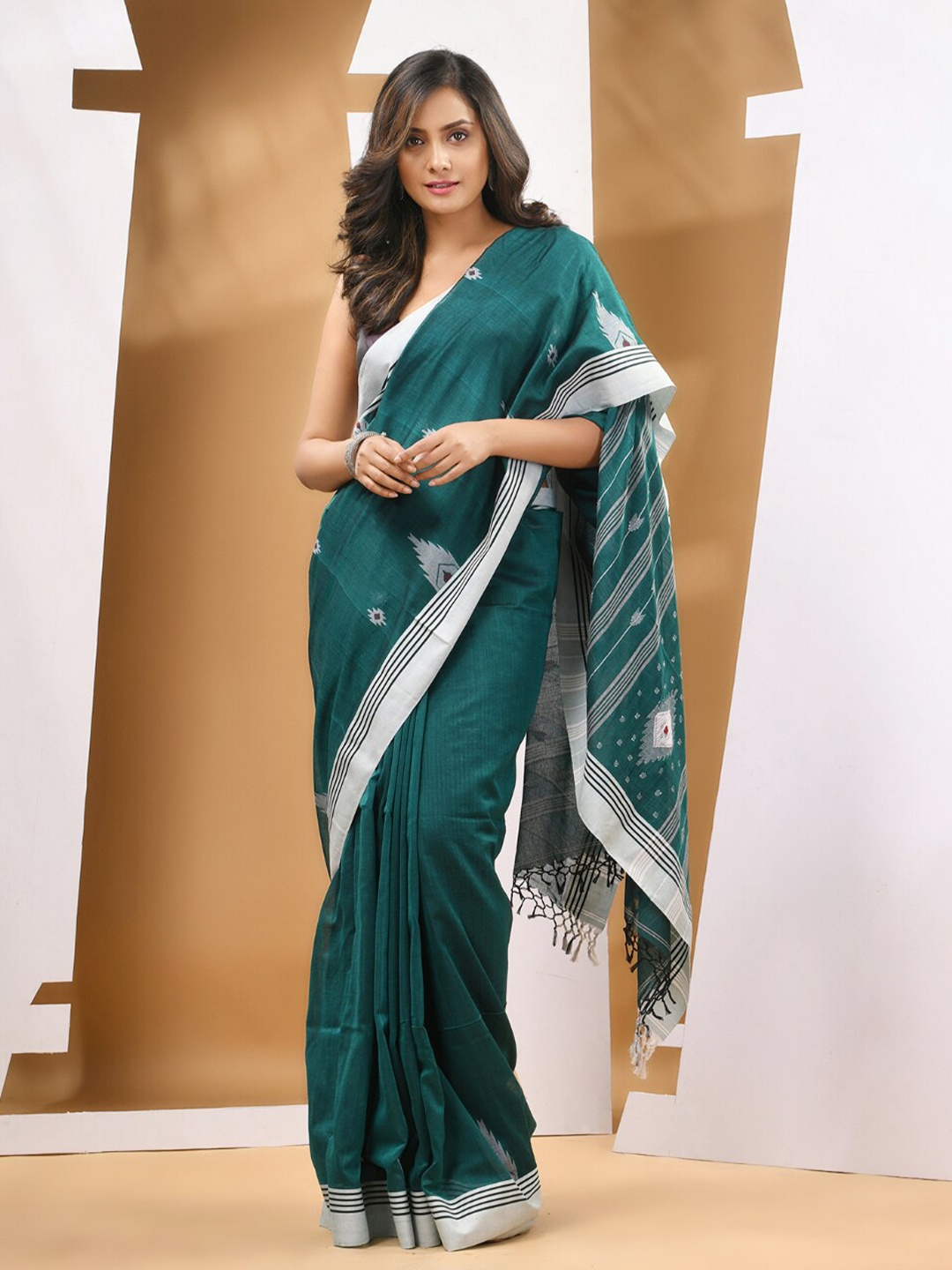 

Charukriti Ethnic Motifs Woven Design Pure Cotton Saree, Green