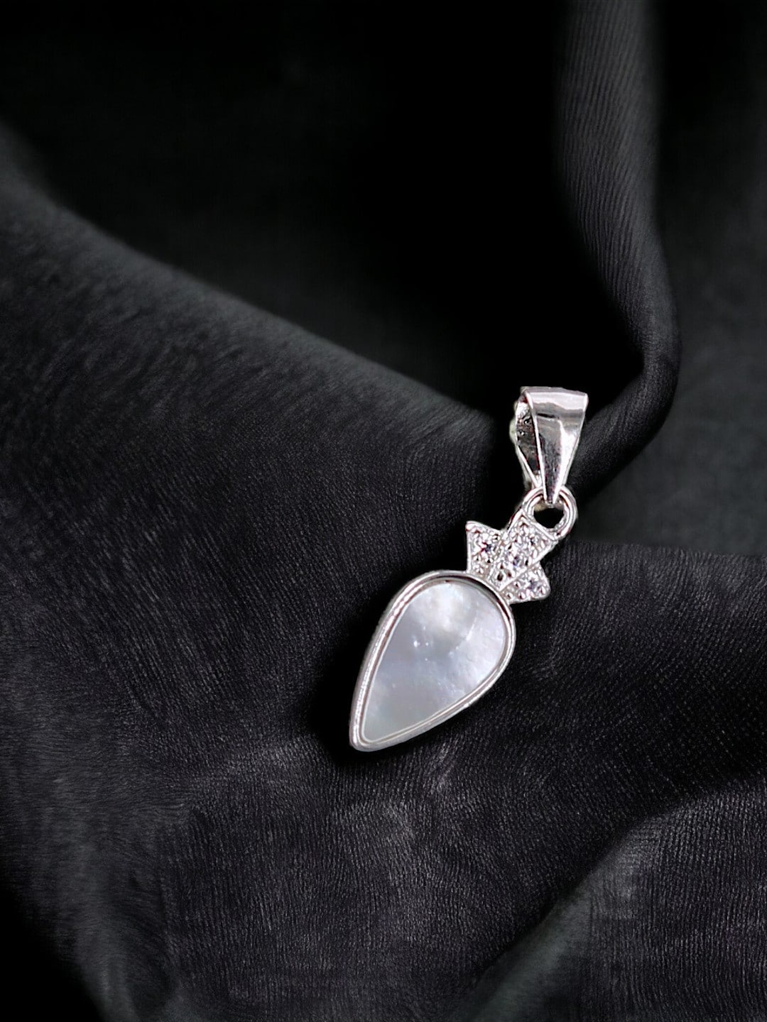 

Taraash 92.5 Sterling Silver Teardrop Shaped Pendants