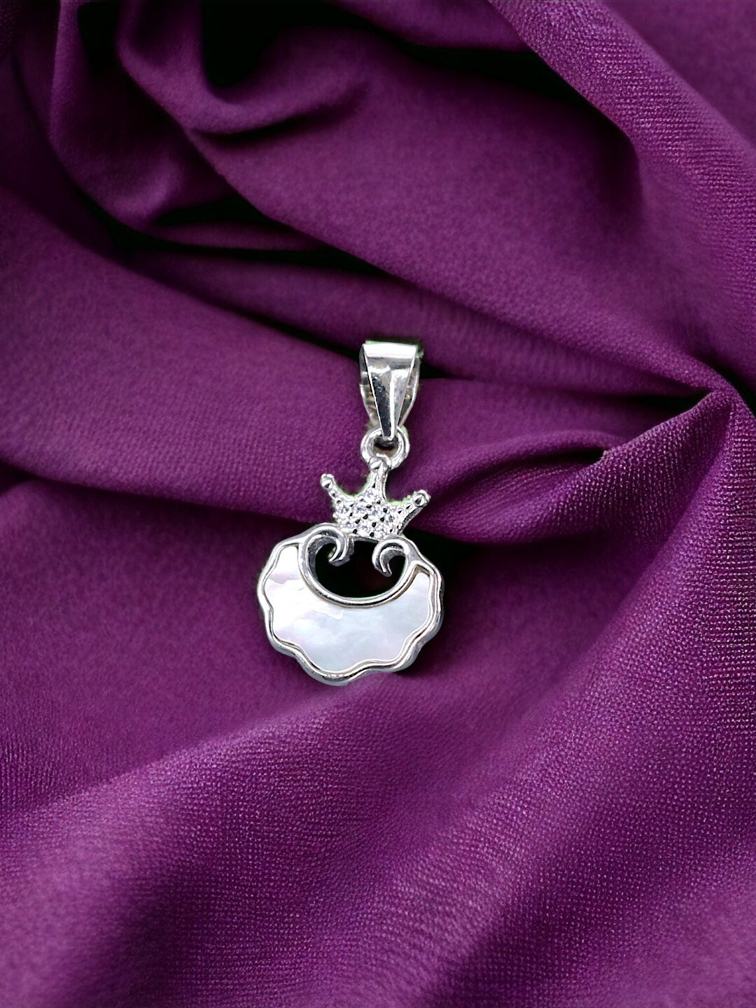 

Taraash 925 Sterling Silver Circular Cubic Zirconia Pendant