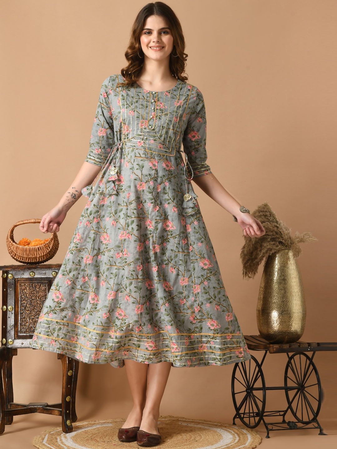 

KALINI Women Ethnic Motifs Printed Thread Work Floral Kurta, Grey