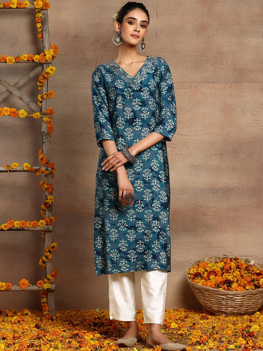 

INDYA Boota Printed V-Neck Mirror Work Cotton Straight Kurta, Blue