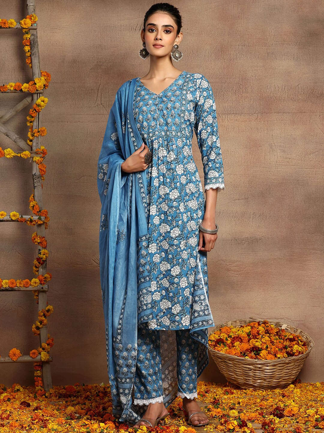 

INDYA Floral Printed V-Neck Pure Cotton Straight Kurta & Trouser With Dupatta, Blue