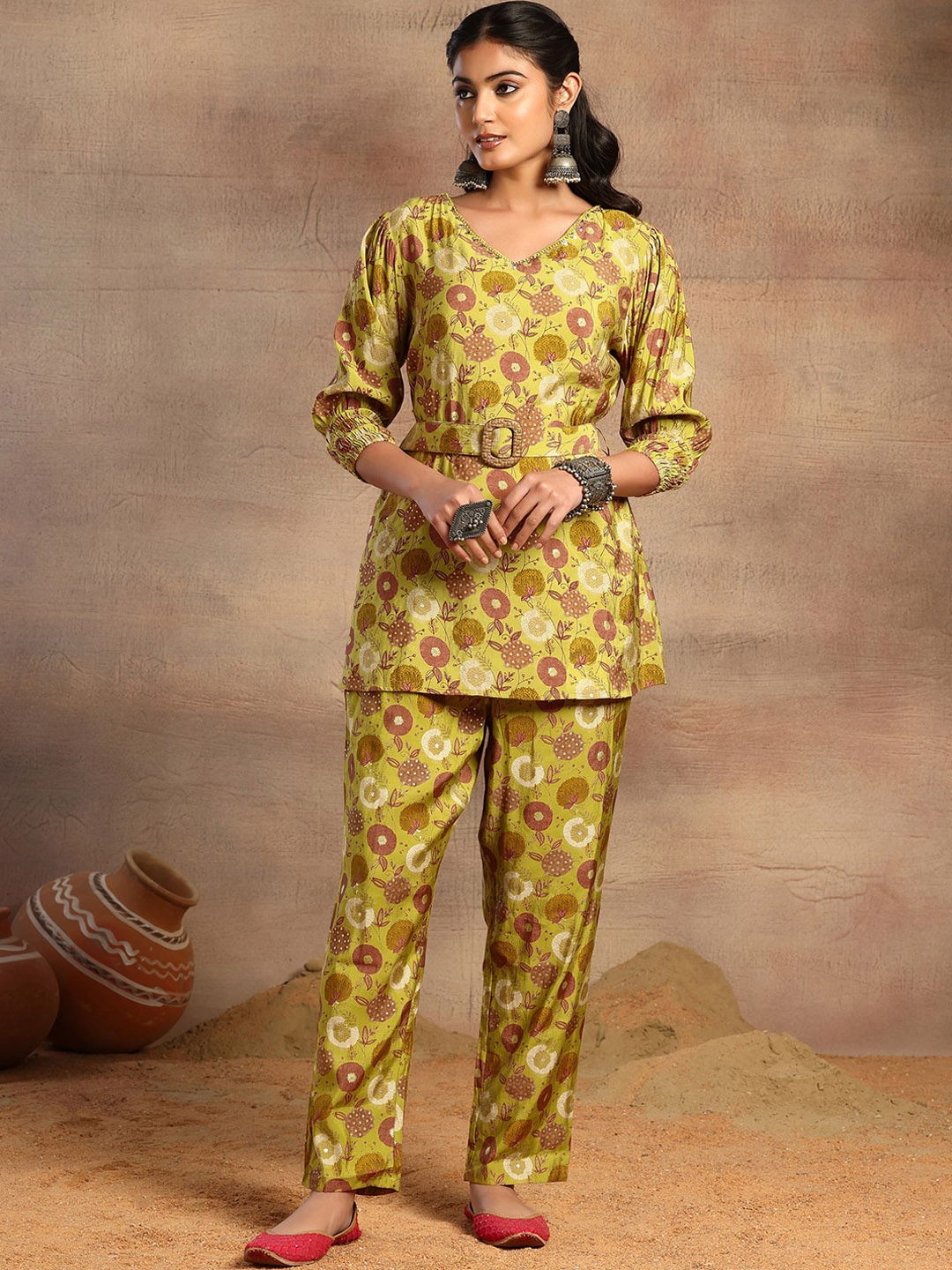 

INDYA Floral Printed V-Neck Straight Kurta Trousers With Belt, Green