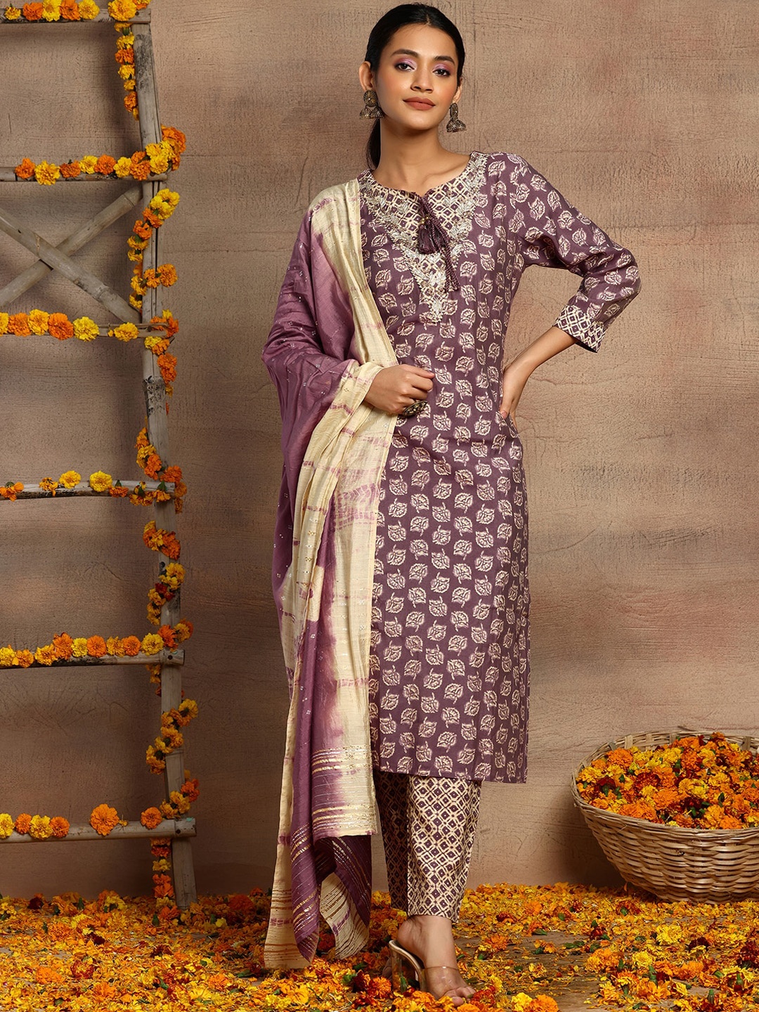 

INDYA Floral Embroidered Round Neck Straight Kurta With Trousers & Dupatta, Brown