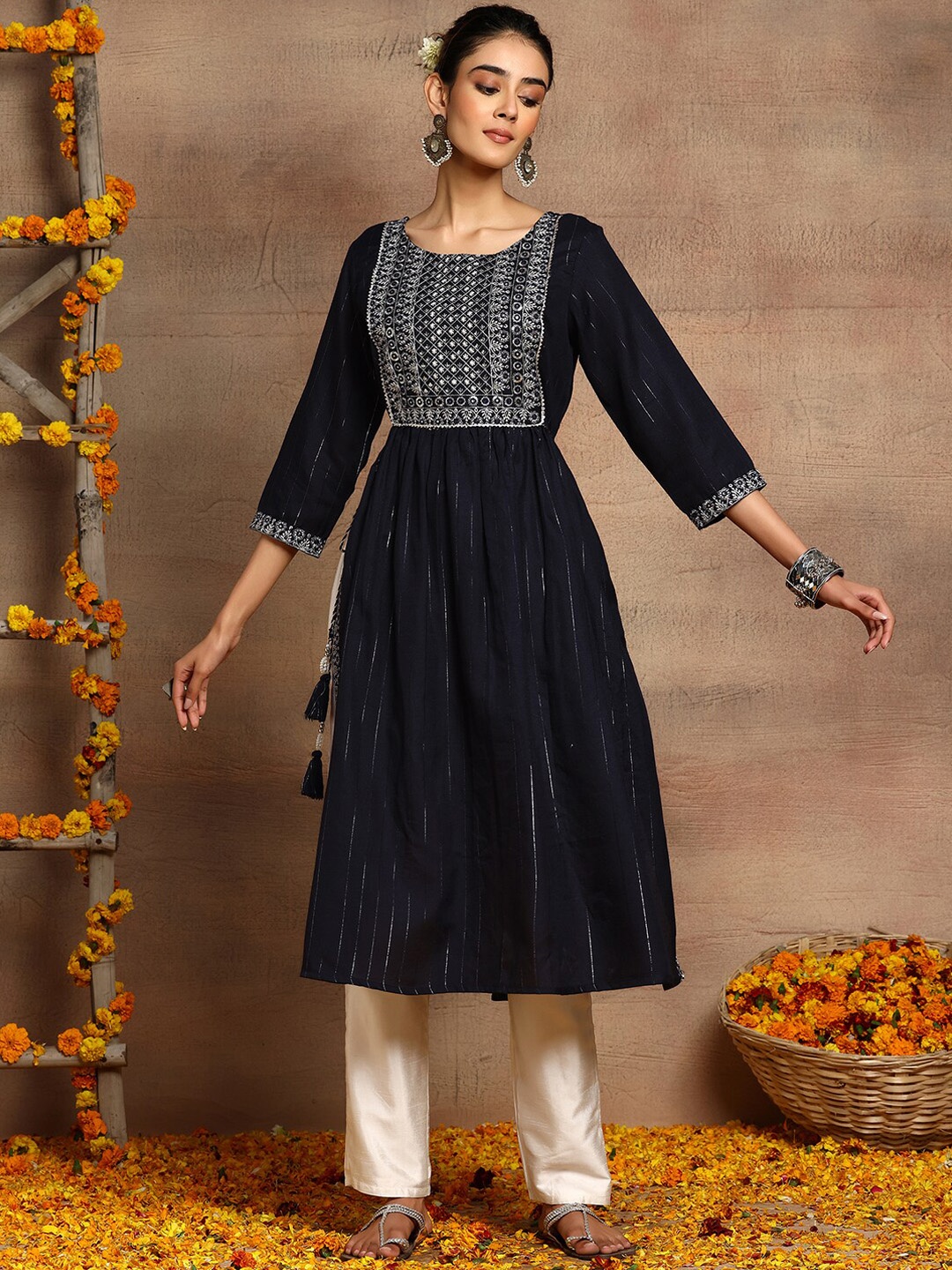 

INDYA Yoke Design Embroidered Straight Kurta, Blue