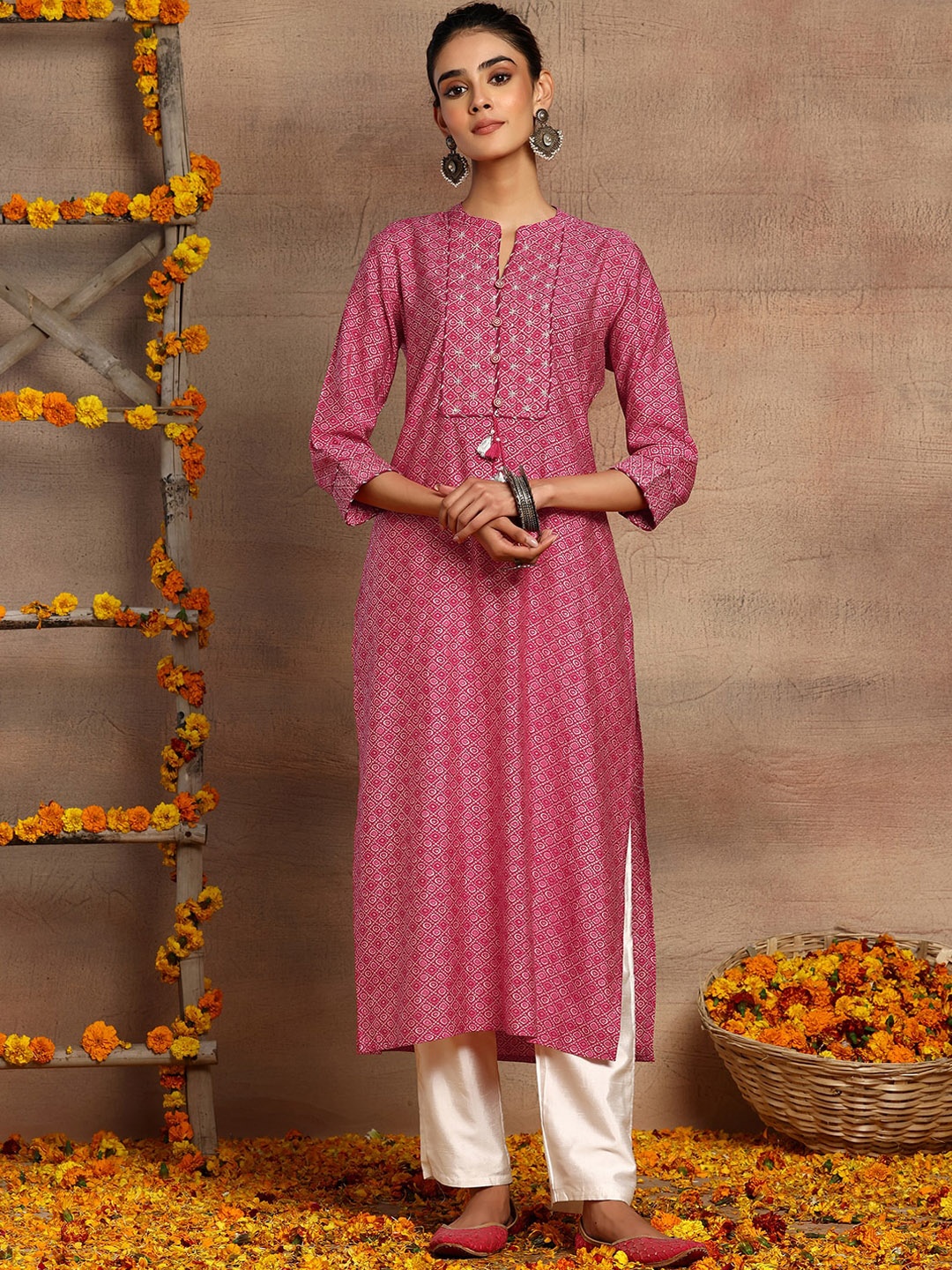 

INDYA Bandhani Printed Mandarin Collar Thread Work Straight Kurta, Pink