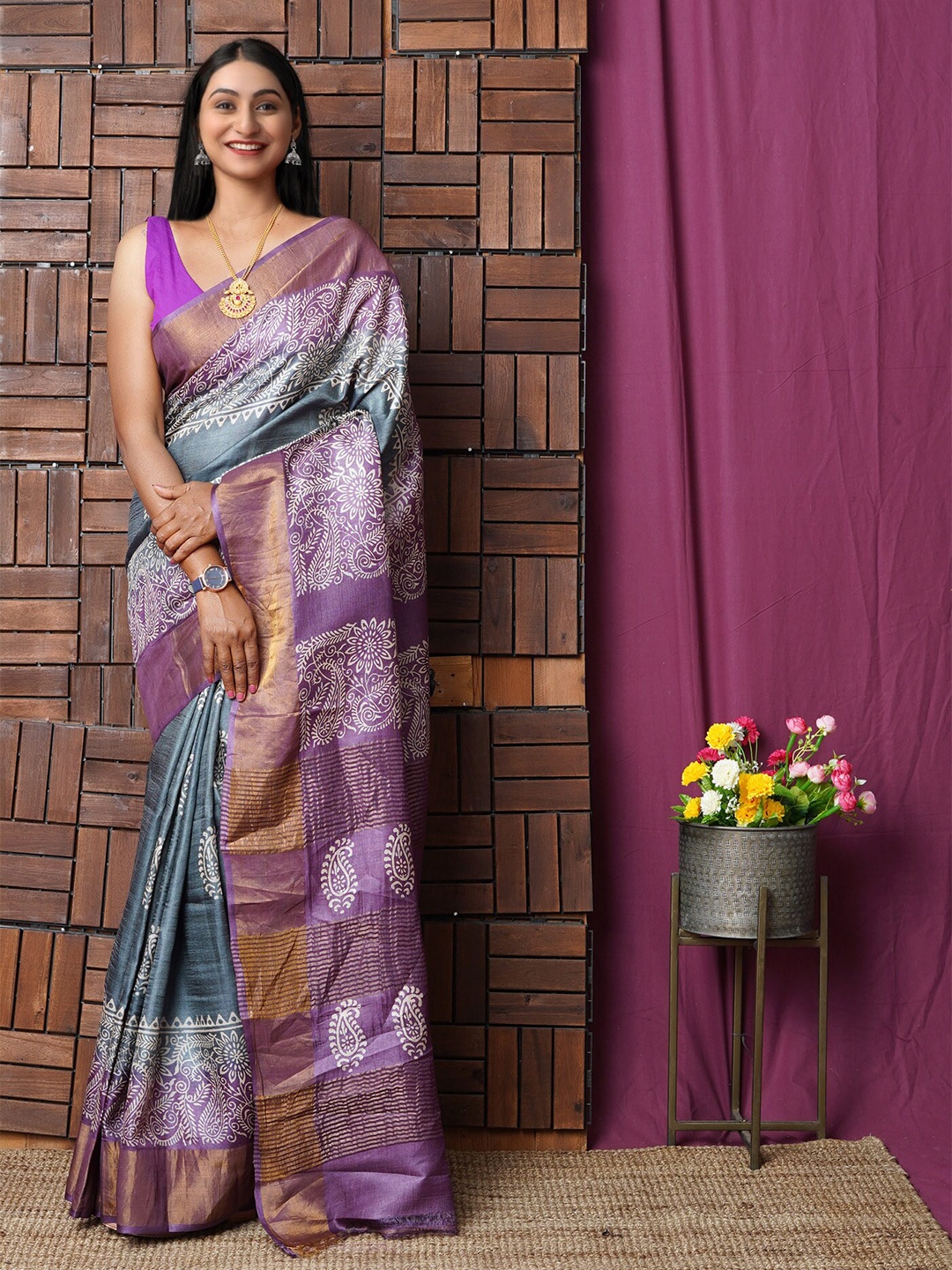 

Unnati Silks Ethnic Motifs Printed Zari Handloom Pure Silk Tussar Saree, Grey