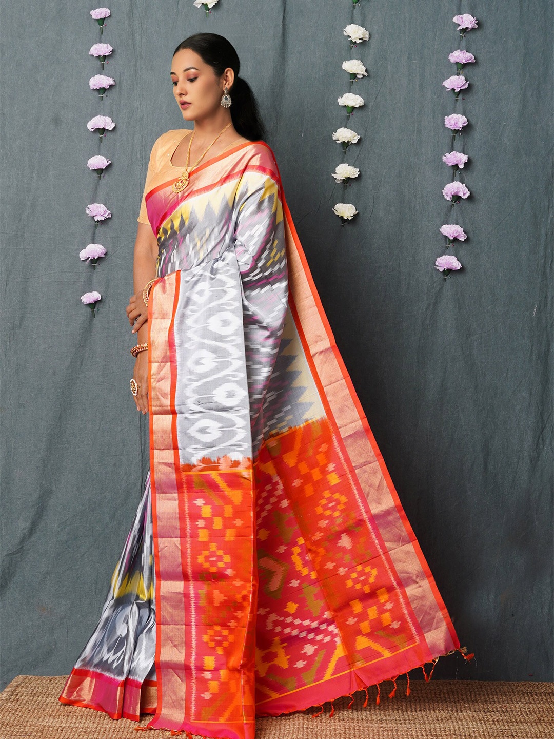 

Unnati Silks Zari Pure Silk Handloom Pochampally Saree with Tassels, Grey
