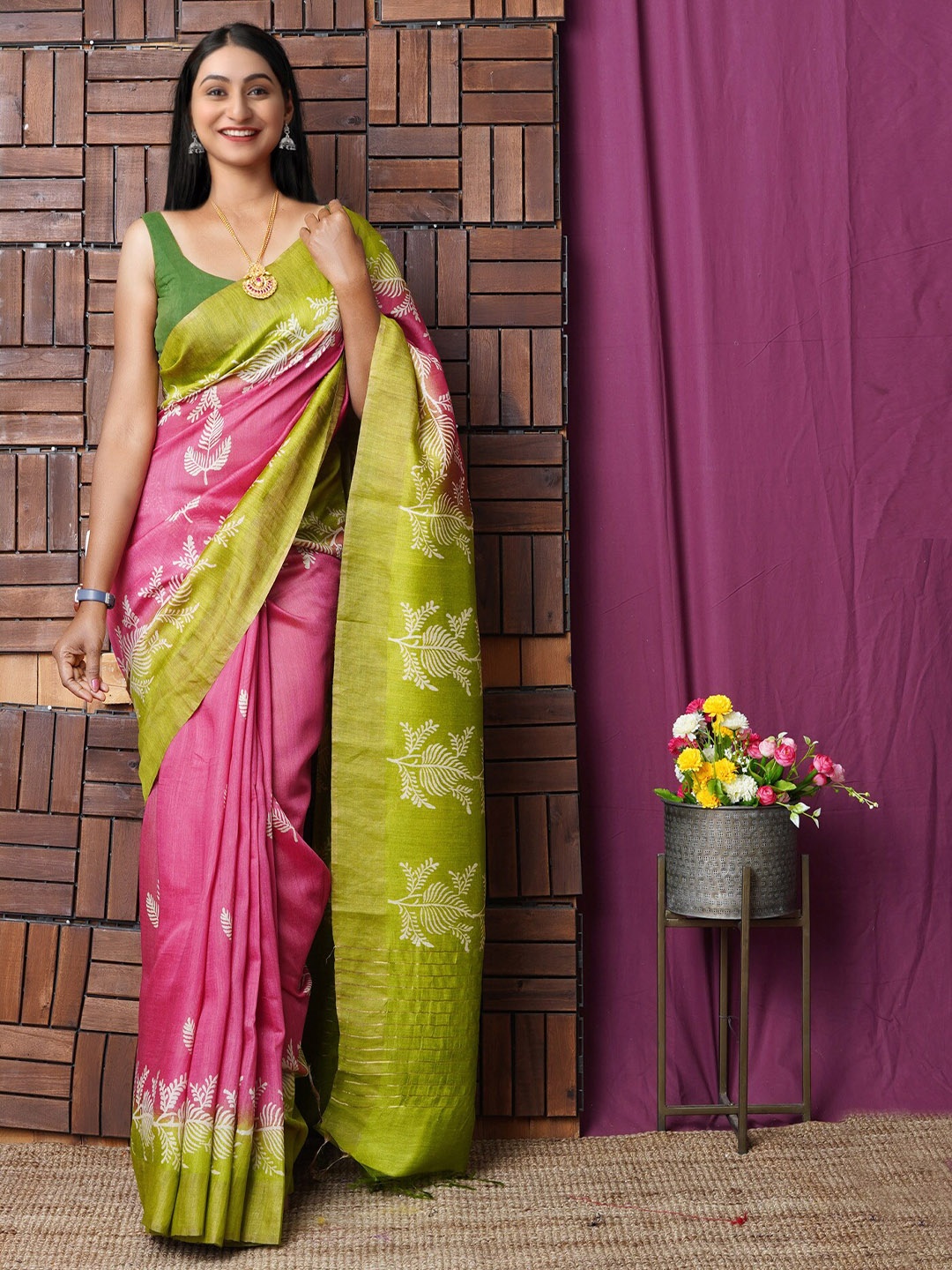 

Unnati Silks Ethnic Motifs Pure Silk Handloom Murshidabad silk Saree with Tassels, Pink