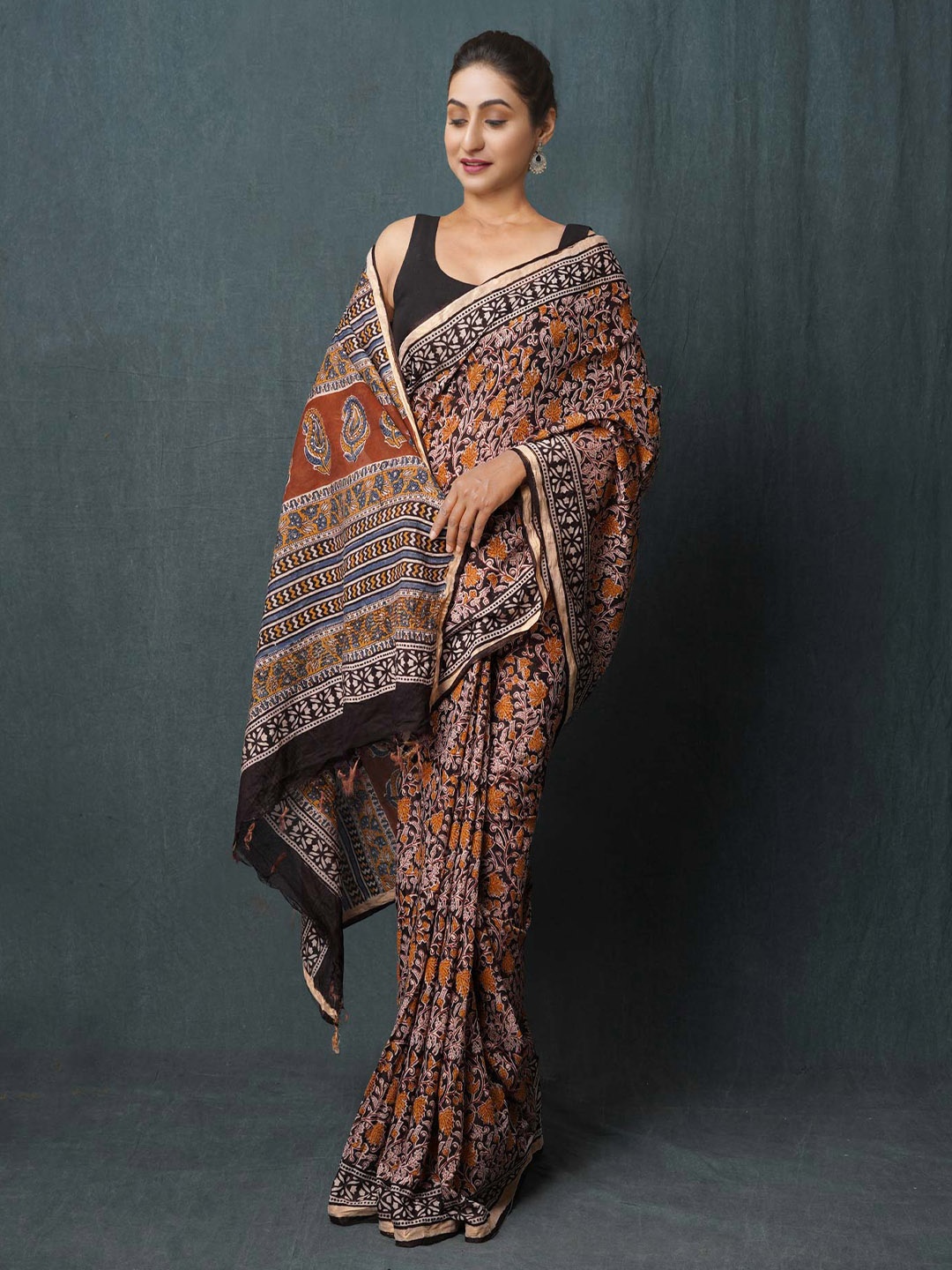 

Unnati Silks Ethnic Motifs Handloom Chanderi Saree with Tassels, Black