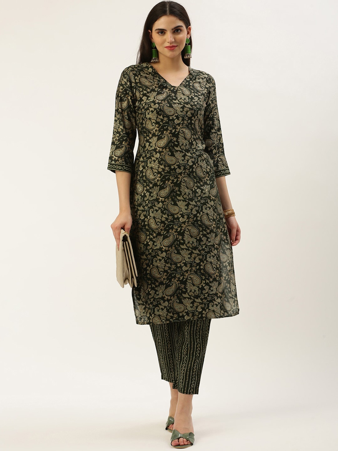 

Shaily Paisley Printed Regular Kurta with Trouser, Green