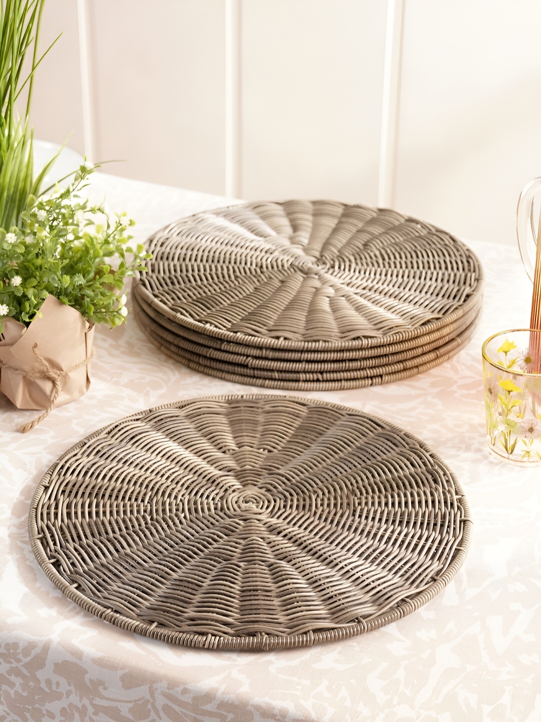 

Pure Home and Living Grey Round Table Placemats