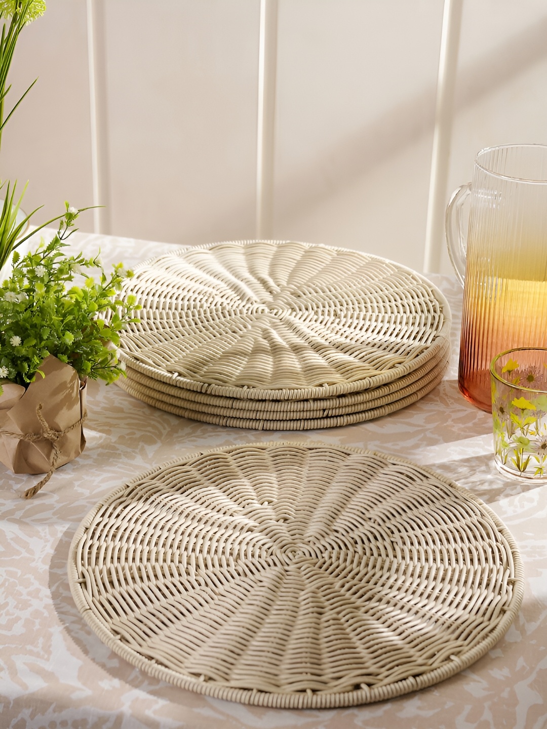 

Pure Home and Living White Resin Wicker Table Placemat
