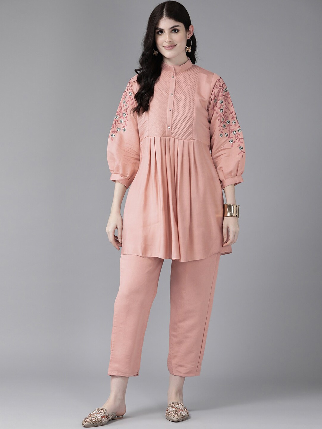 

BAESD Floral Embroidered Mandarin Collar Silk Kurta with Trousers, Peach