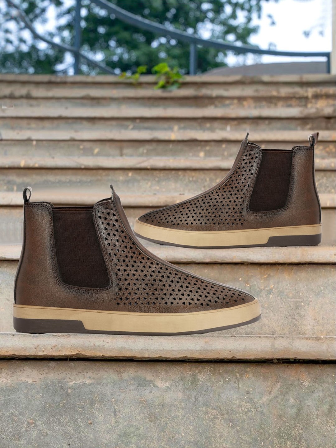 

SHOZANIA Men Textured Lightweight Chelsea Boots, Brown