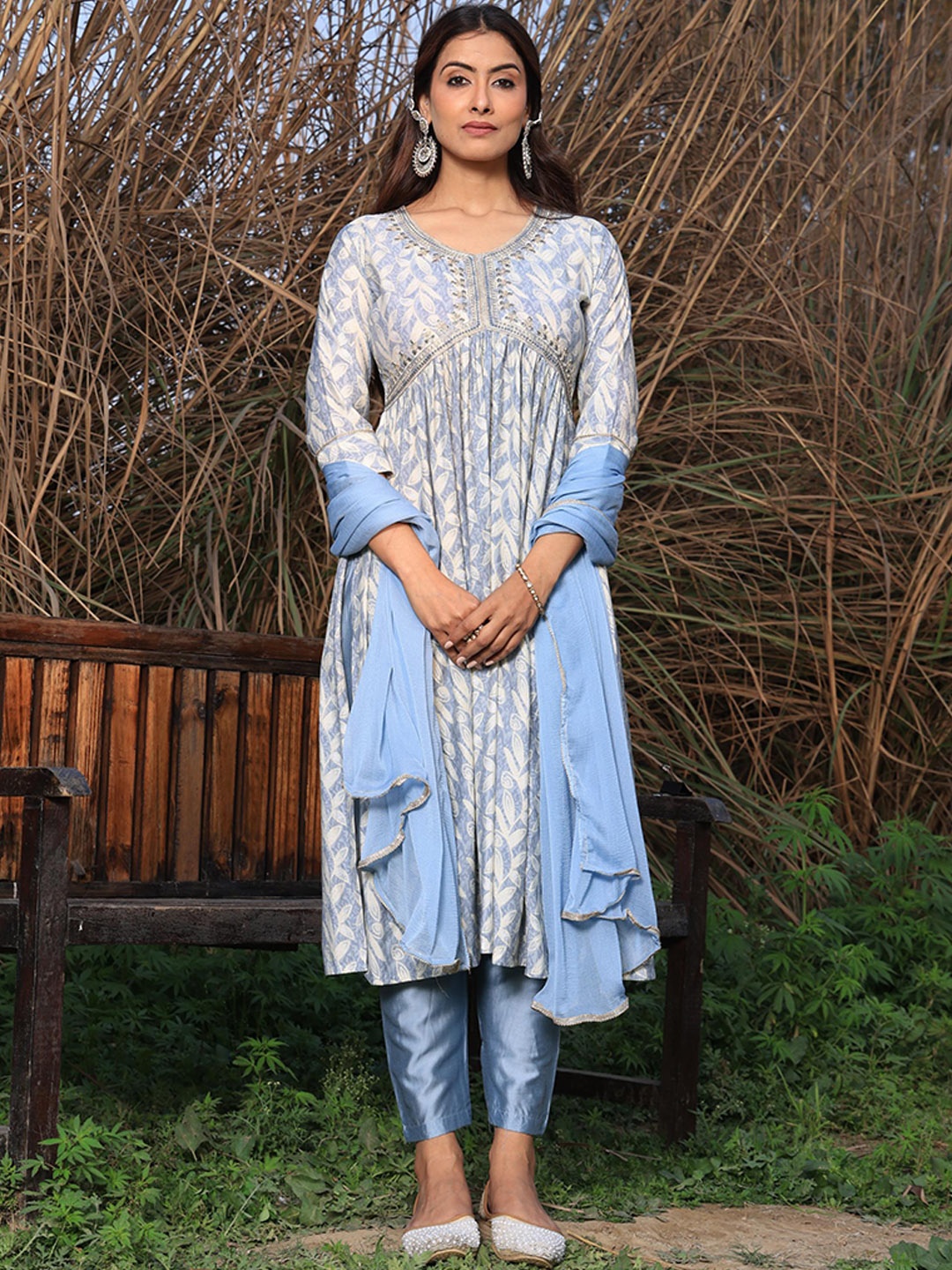 

Armaan Ethnic Women Floral Printed V-Neck Empire Thread Work Kurta & Trousers With Dupatta, Blue