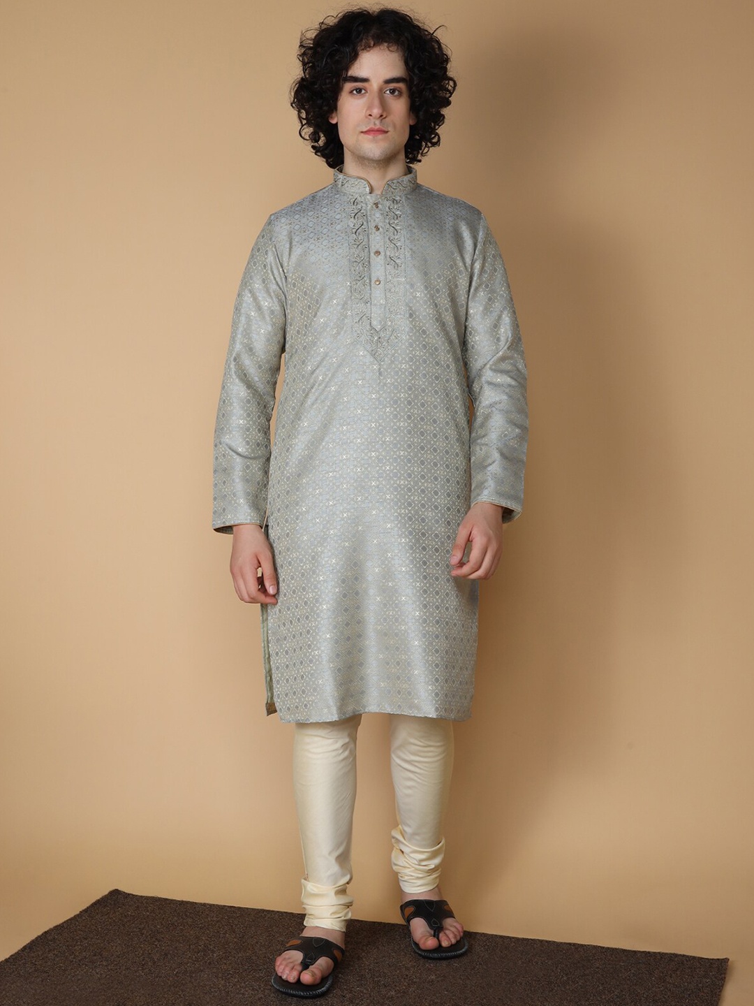 

MAAHI FABS Men Thread Work Kurta, Grey