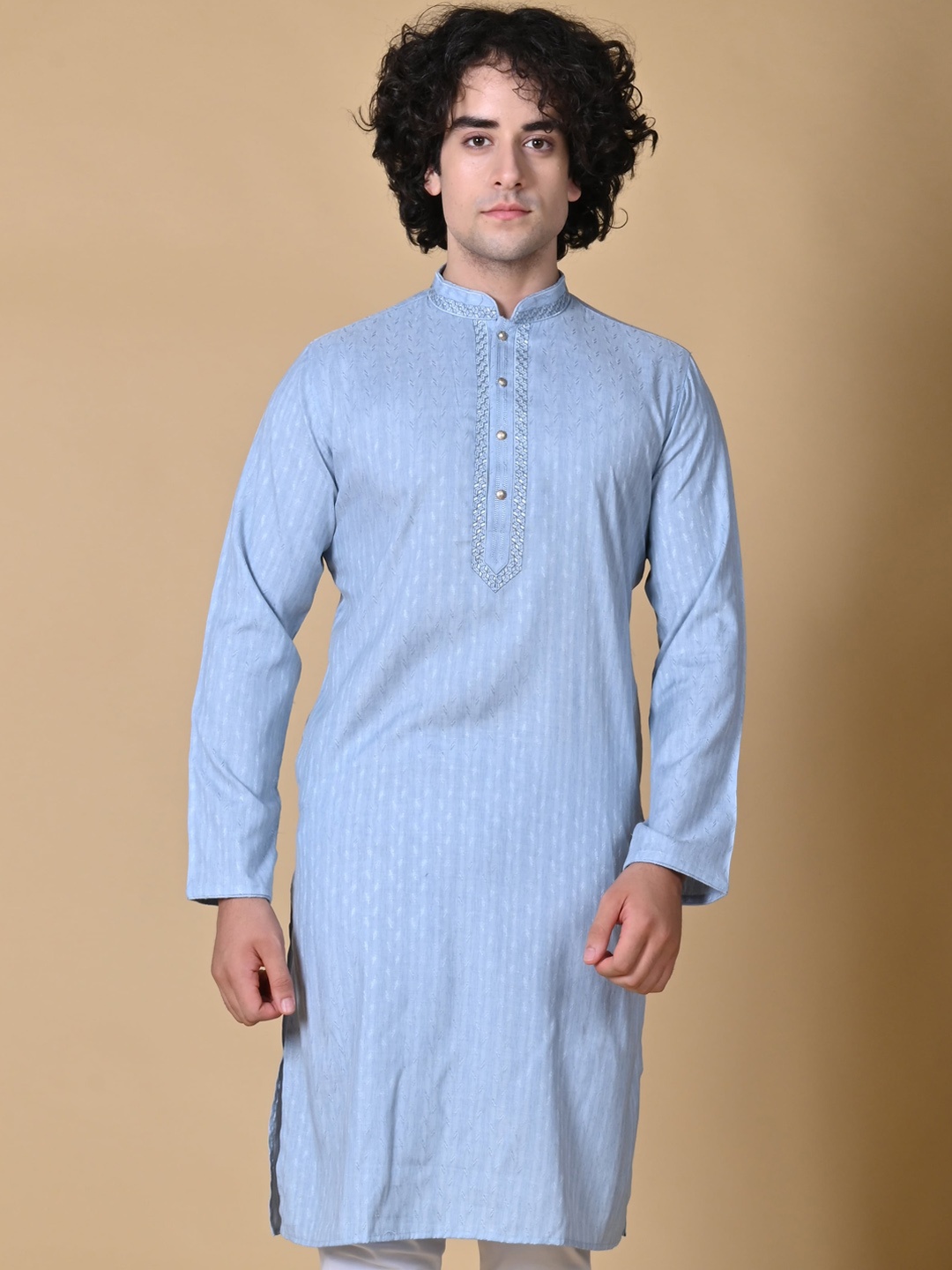 

MAAHI FABS Men Thread Work Kurta, Blue
