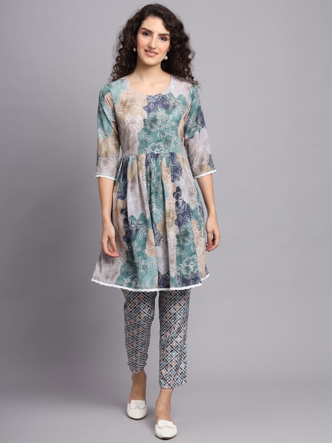 

Suktam Trendz Printed A-Line Kurta With Trousers Set, Grey