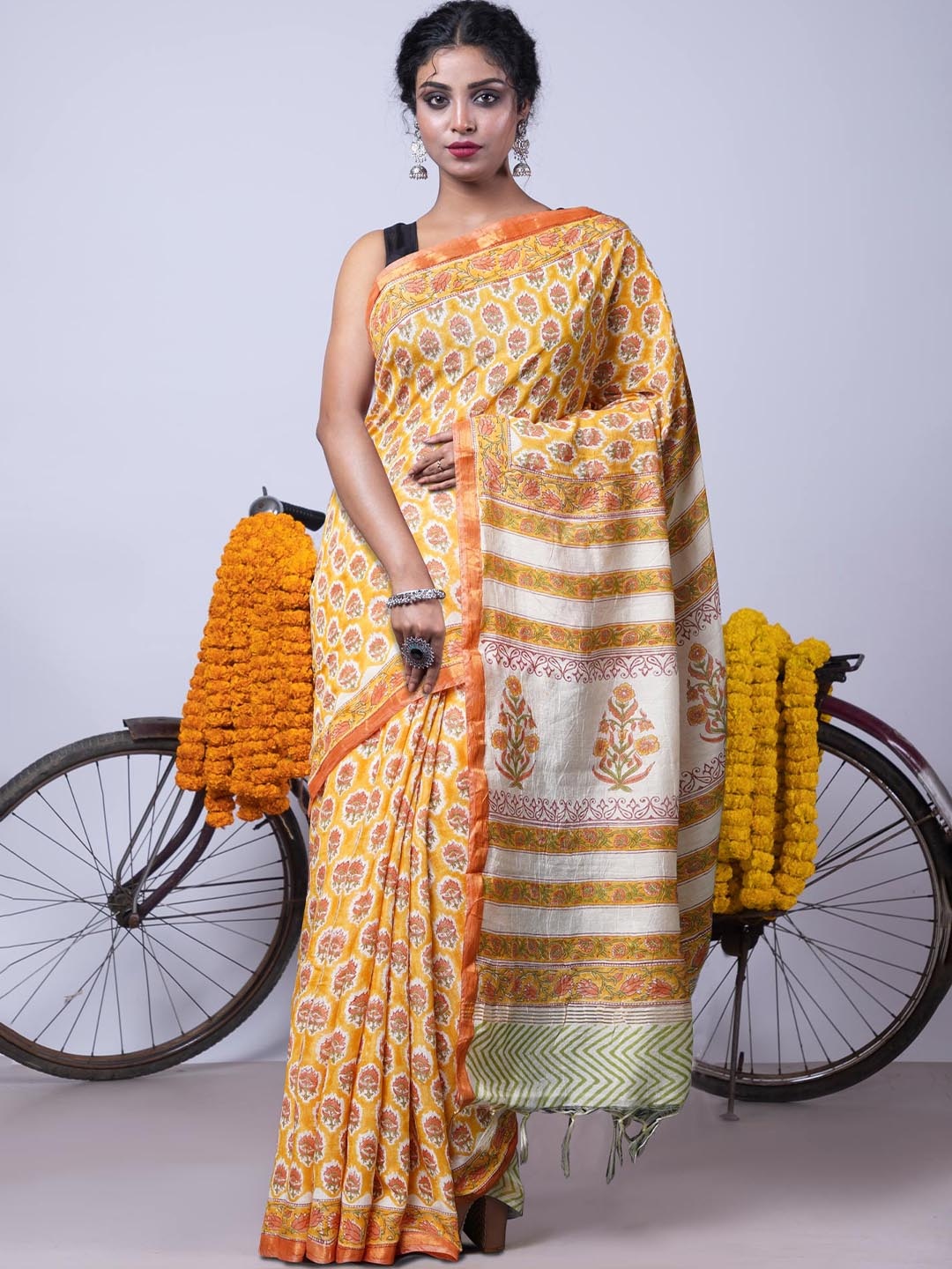 

Unnati Silks Ethnic Motifs Printed Zari Handloom Chanderi Saree, Yellow