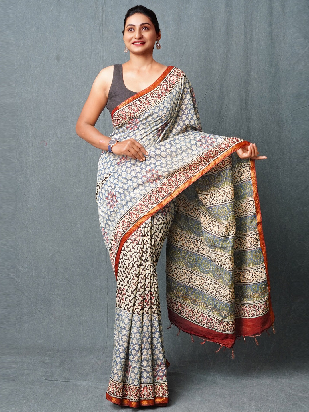 

Unnati Silks Floral Printed Zari Silk Cotton Handloom Chanderi Saree, Grey
