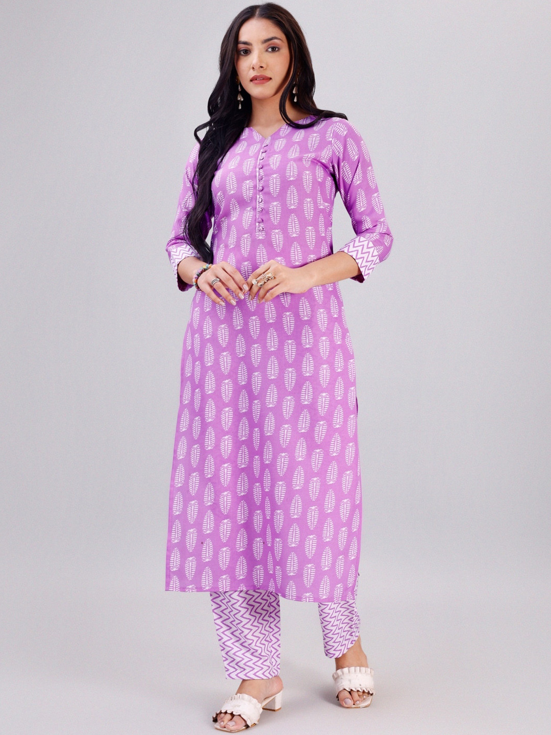 

FAB GALAXY Floral Printed Straight Kurta with Palazzos, Purple