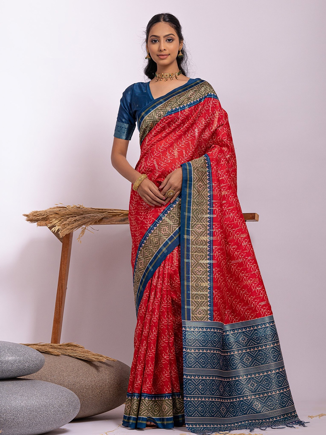 

VISHNU WEAVES Floral Zari Pure Silk Tussar Saree With Tassels, Red
