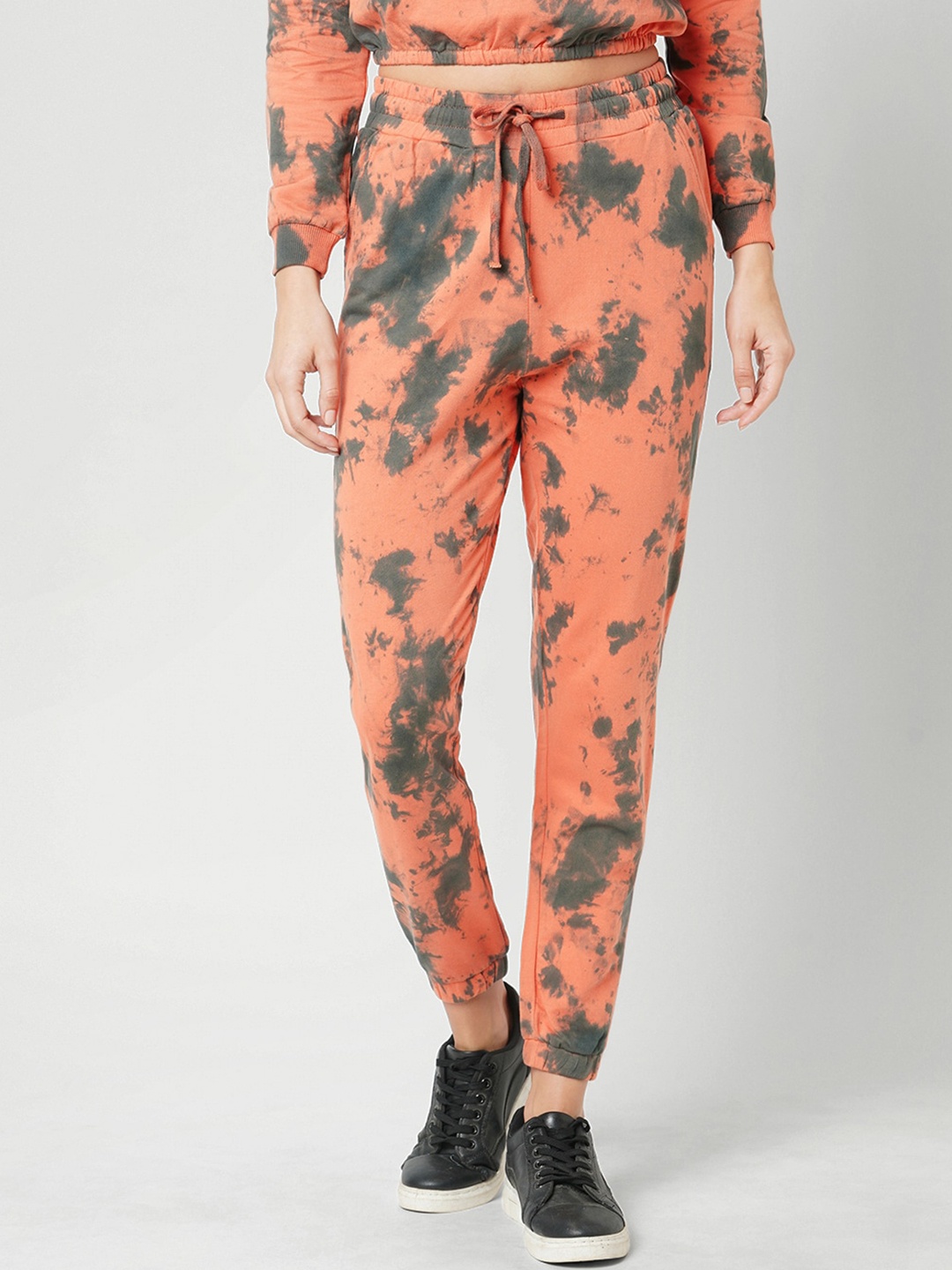 

Kraus Jeans Women Floral Printed Loose Fit High-Rise Pleated Joggers Trousers, Black