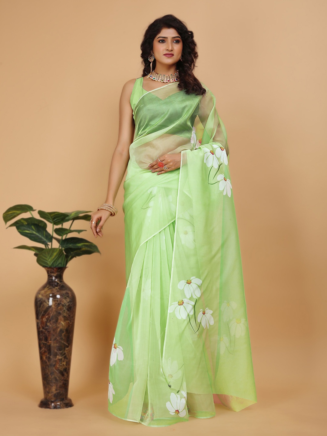 

Celeb Styles Floral Printed Saree, Green
