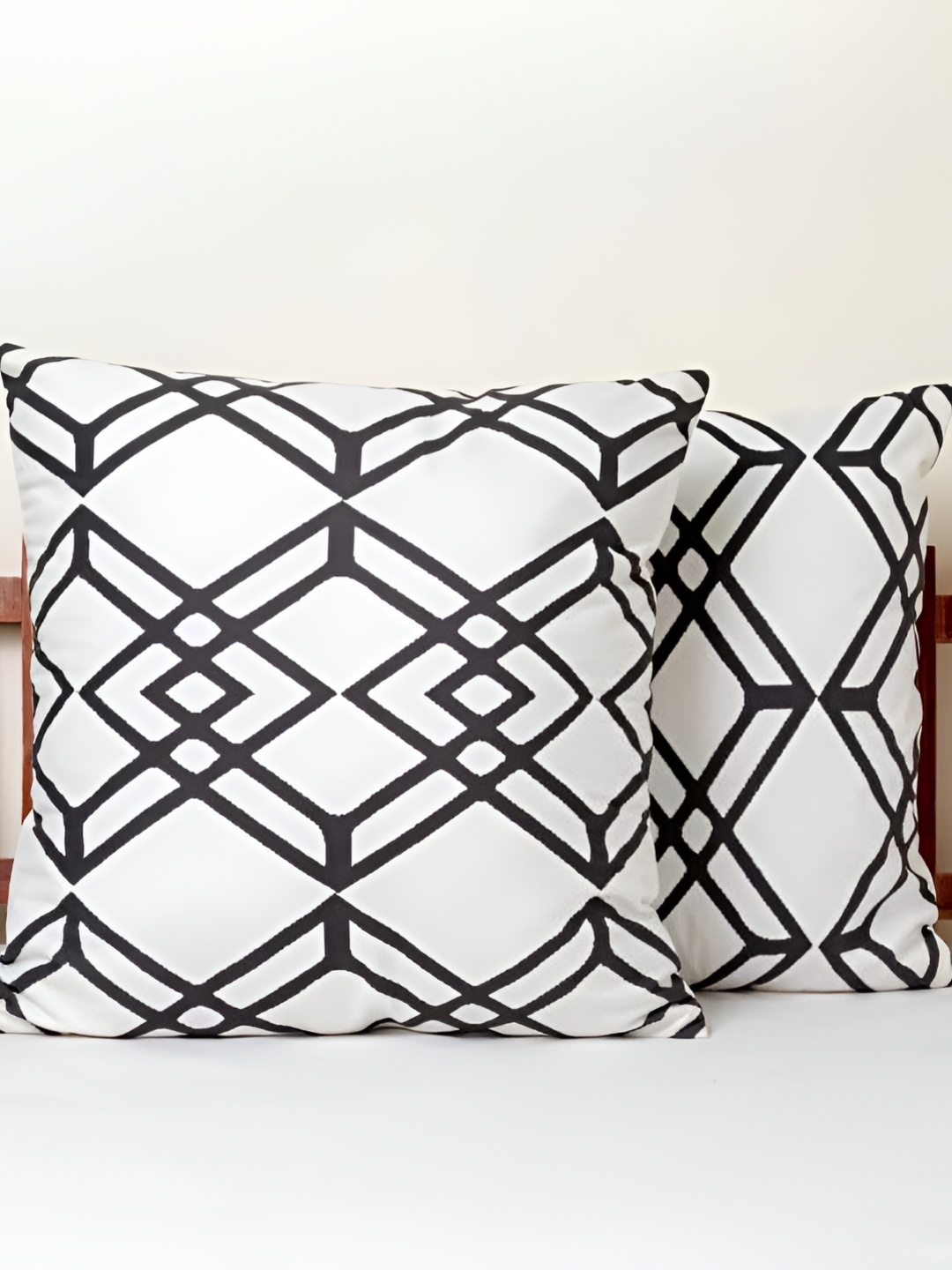 

BELLA TRUE White & Black 2 Pcs Geometric Square Cushion Covers