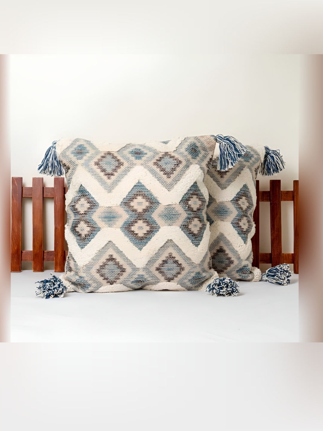 

BELLA TRUE Off White & Blue 2 Pieces Geometric Square Cushion Covers