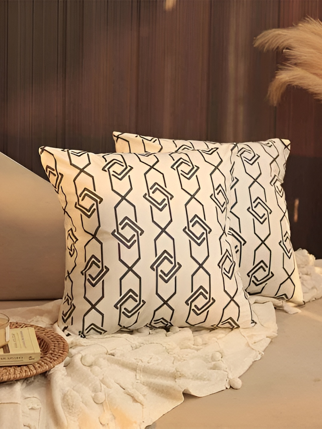 

BELLA TRUE Cream-Coloured & Black 2 Pieces Geometric Square Cushion Covers