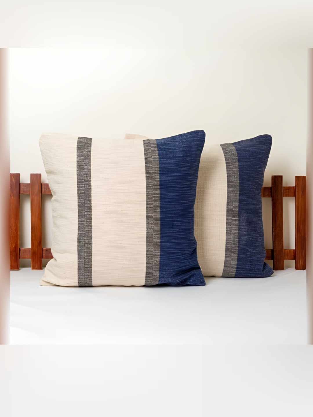 

BELLA TRUE White & Blue 2 Pieces Colourblocked Cotton Square Cushion Covers
