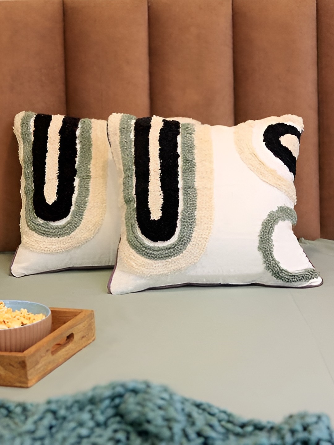 

BELLA TRUE White & Black 2 Pieces Abstract Cotton Square Cushion Covers