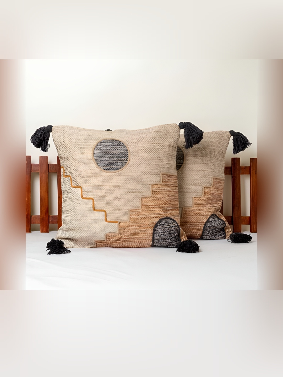 

BELLA TRUE Cream-Coloured & Camel Brown 2 Pieces Geometric Cotton Square Cushion Covers