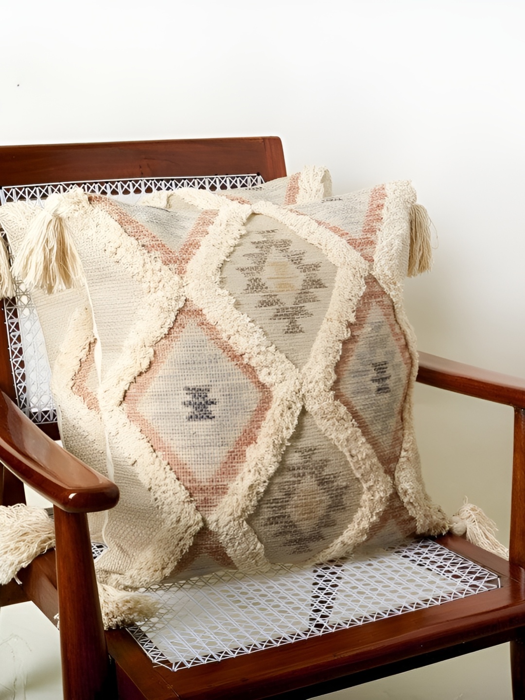 

BELLA TRUE Cream-Coloured 2 Pieces Cotton Ethnic Motifs Square Cushion Covers