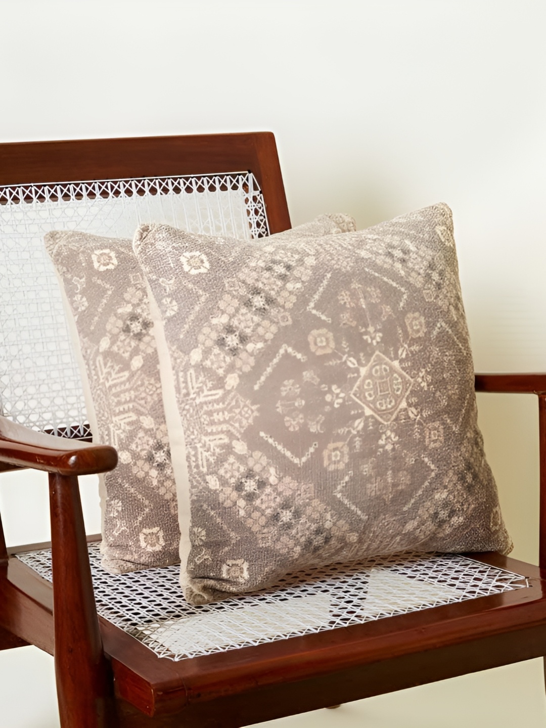 

BELLA TRUE Beige & White 2 Pieces Ethnic Motifs Square Cushion Covers