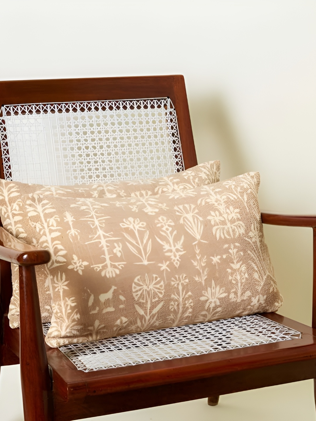 

BELLA TRUE White & Beige 2 Pieces Floral Rectangle Cushion Covers