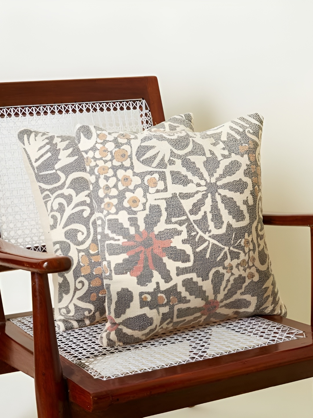 

BELLA TRUE White & Grey 2 Pieces Ethnic Motifs Square Cushion Covers