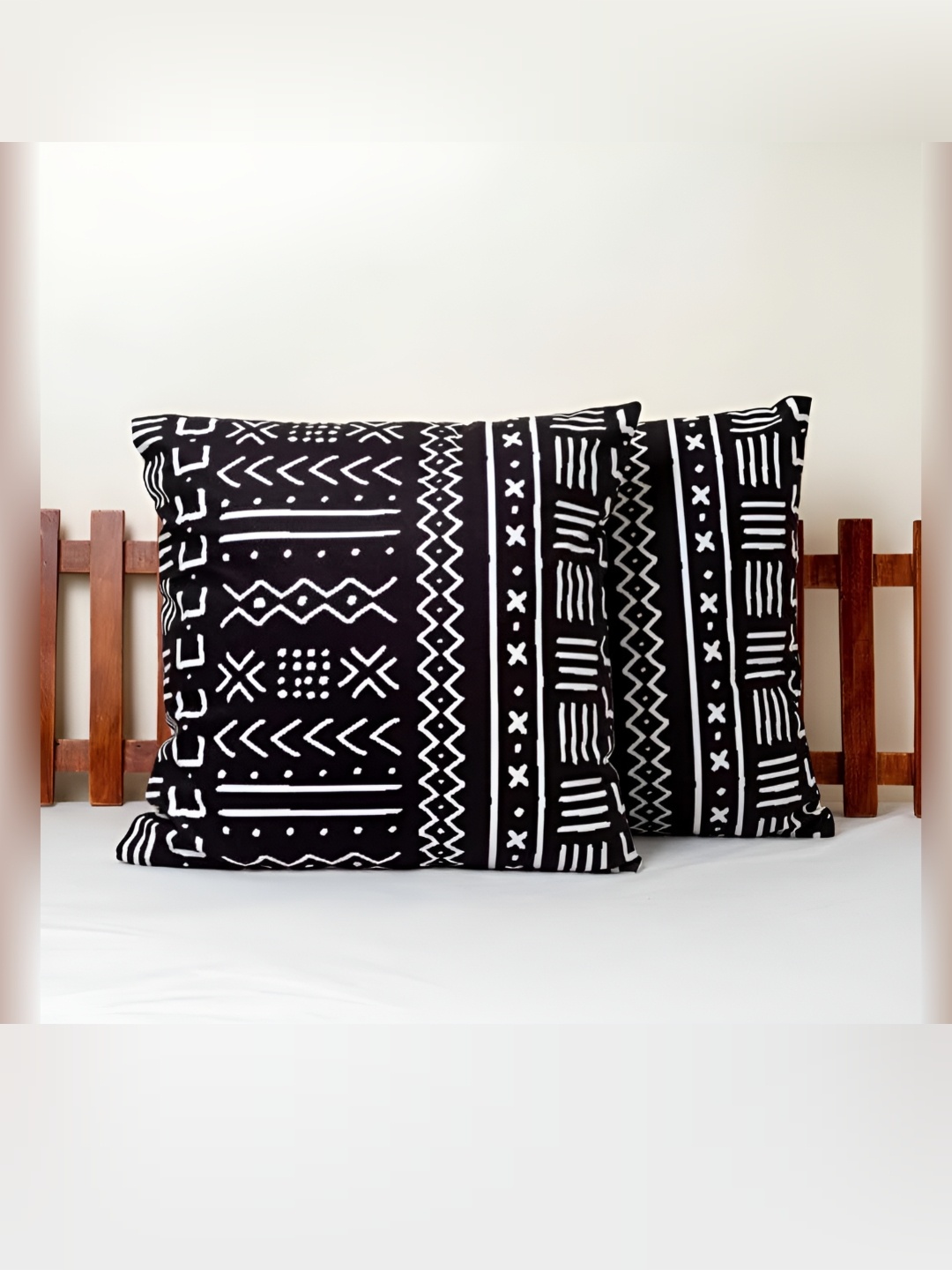 

BELLA TRUE Black & White 2 Pieces Self Design Square Cushion Covers
