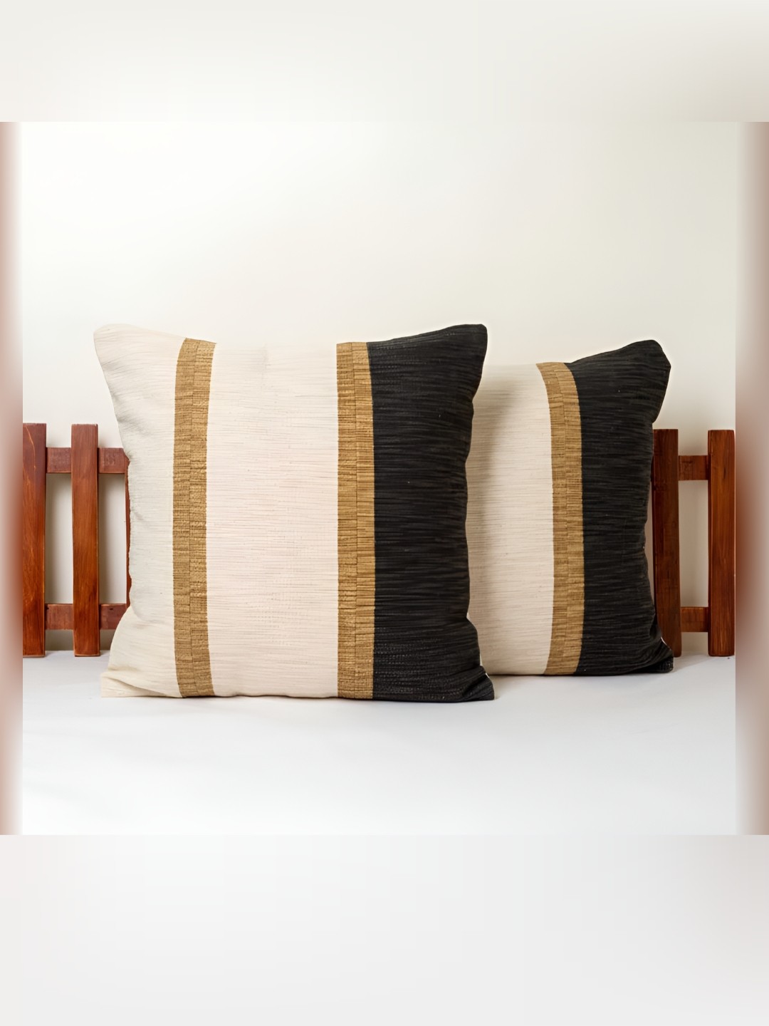 

BELLA TRUE Black & Cream-Coloured 2 Pieces Striped Cotton Square Cushion Covers