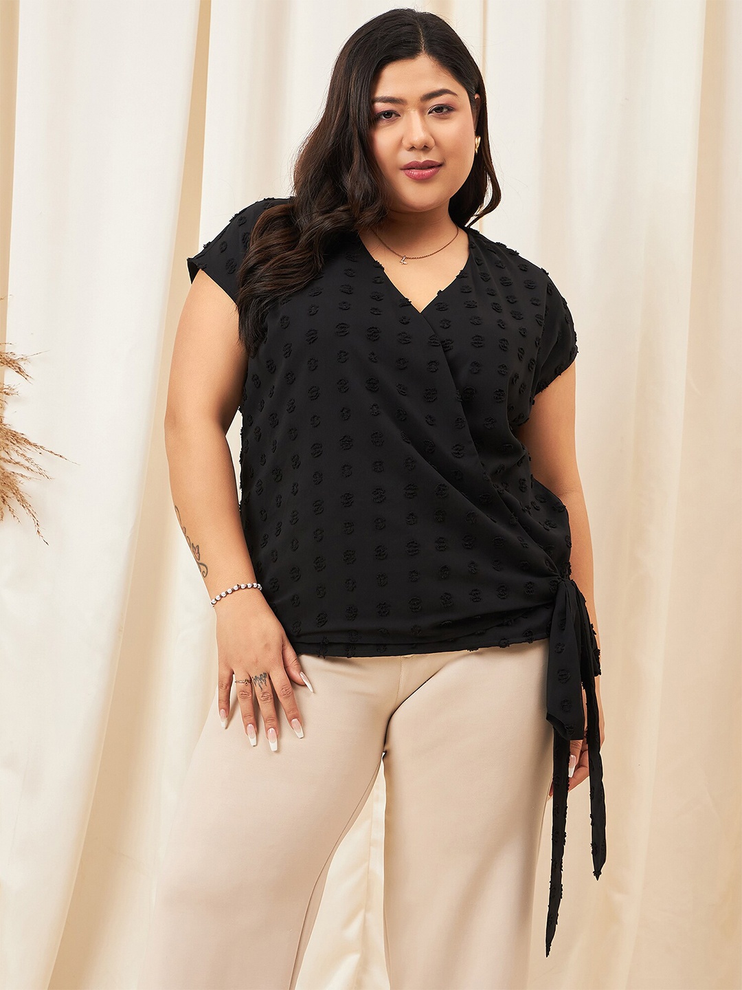 

Berrylush Curve Plus Size Black Self Design V-Neck Extended Sleeves Wrap Top